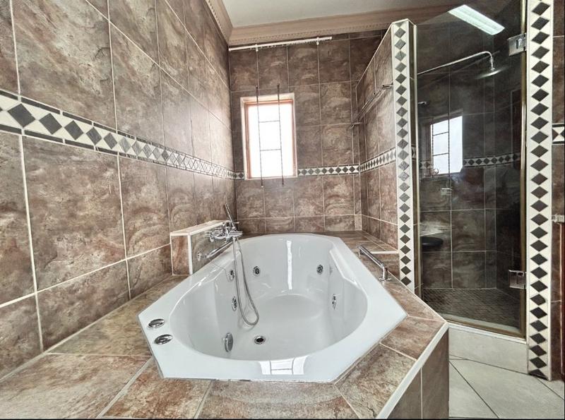 6 Bedroom Property for Sale in Birdwood Estate North West